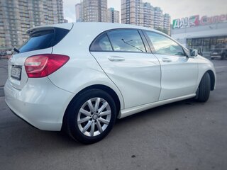 2013 Mercedes-Benz A-Класс 200 III (W176), белый, 1490000 рублей, вид 4