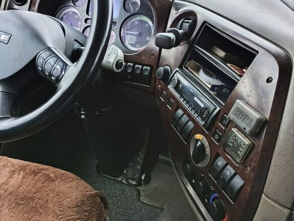 2006 DAF XF 105, синий, 3500000 рублей - вид 38