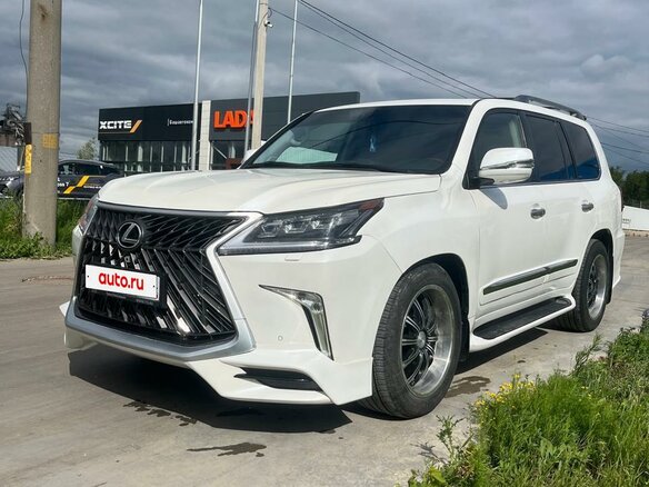 2013 Lexus LX 570 III Рестайлинг, белый, 4850000 рублей