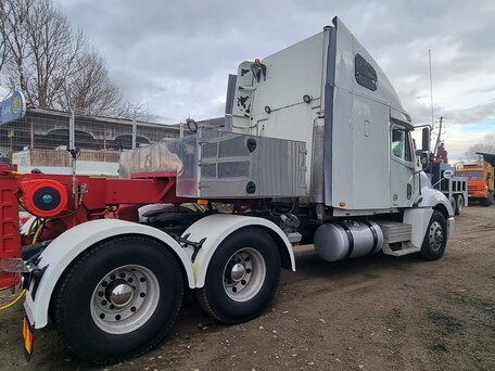 2002 Freightliner Columbia, белый, 2300000 рублей, вид 5
