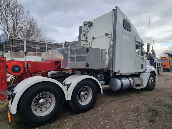 2002 Freightliner Columbia, белый, 2300000 рублей - вид 4
