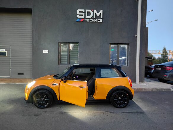2017 Mini Hatch Cooper III (F55/F56), оранжевый, 1490000 рублей