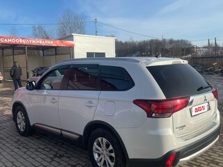 2016 Mitsubishi Outlander III Рестайлинг 2, белый, 1990000 рублей, вид 5