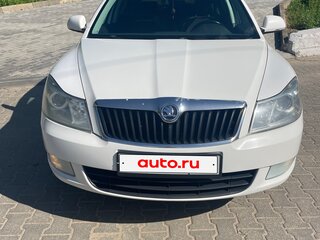 2012 Skoda Octavia II (A5) Рестайлинг, белый, 840000 рублей, вид 1