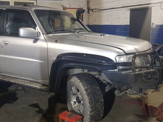 2009 Nissan Patrol V (Y61) Рестайлинг, серебристый, 1900000 рублей, вид 3