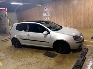 2003 Volkswagen Golf V, серебристый, 399000 рублей, вид 3