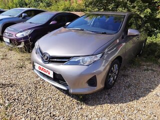 2013 Toyota Auris II, коричневый, 858000 рублей, вид 2