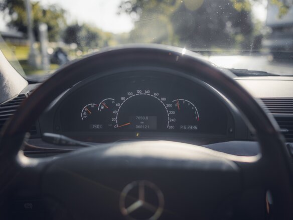 1999 Mercedes-Benz S-Класс 320 IV (W220), белый - вид 15