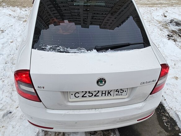 2011 Skoda Octavia II (A5) Рестайлинг, белый, 1050000 рублей - вид 3
