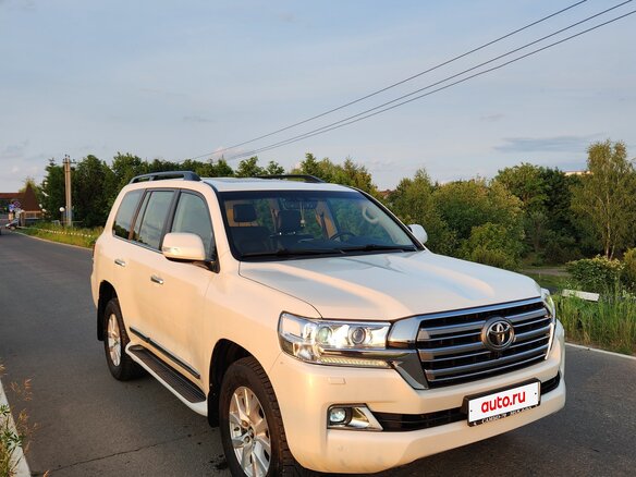 2015 Toyota Land Cruiser 200 Series Рестайлинг 2, белый - вид 4
