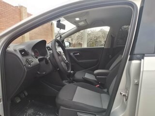 2014 Volkswagen Polo V, серебристый, 800000 рублей, вид 4