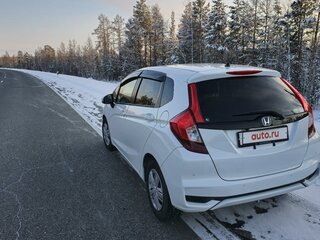 2019 Honda Fit III Рестайлинг, белый, 1410000 рублей, вид 4