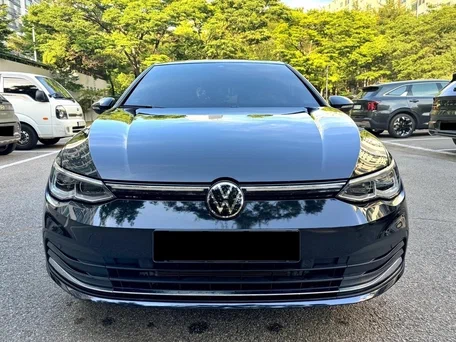 2023 Volkswagen Golf VIII, чёрный, 2550000 рублей, вид 1