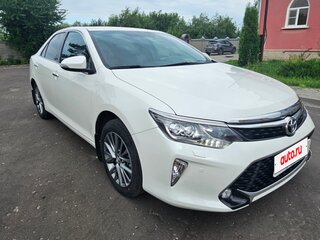 2017 Toyota Camry VII (XV50) Рестайлинг, белый, 2800000 рублей, вид 3