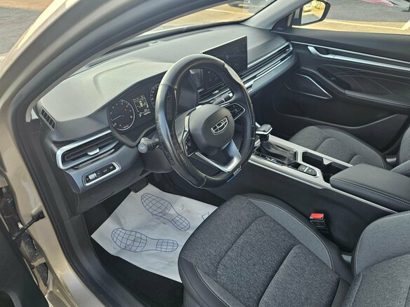 2023 Geely Emgrand II, золотистый, 1549995 рублей - вид 8