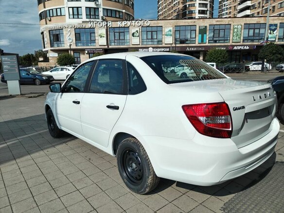 2026 Lada (ВАЗ) Granta I Рестайлинг, белый, 850000 рублей - вид 6