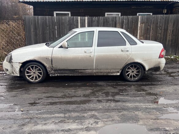 2011 Lada (ВАЗ) Priora I, белый, 250000 рублей - вид 2