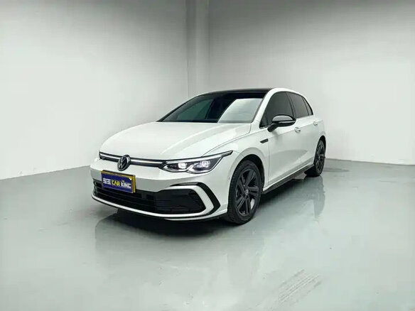 2023 Volkswagen Golf VIII, белый, 1600047 рублей - вид 2