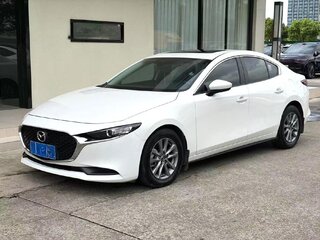 2022 Mazda 3 Axela IV (BP), белый, 1820000 рублей, вид 1