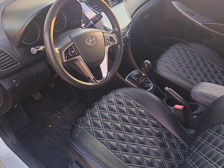 2015 Hyundai Solaris I Рестайлинг, белый, 720000 рублей, вид 5