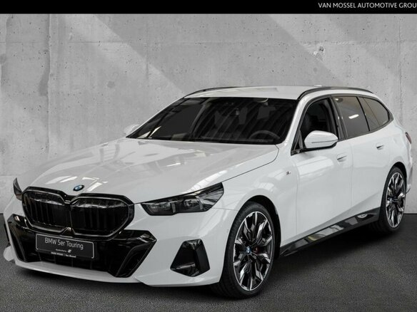 2025 BMW 5 серии 520d VIII (G60/G61/G68), серебристый, 9791700 рублей