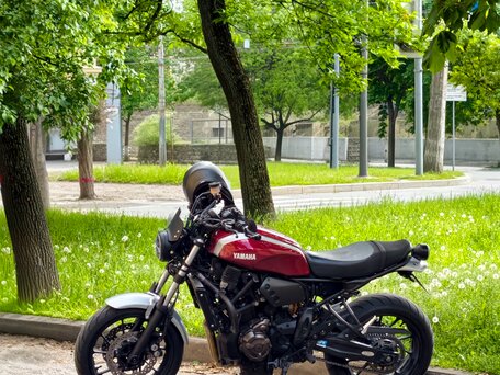 2018 Yamaha XSR700, красный, 620000 рублей, вид 1