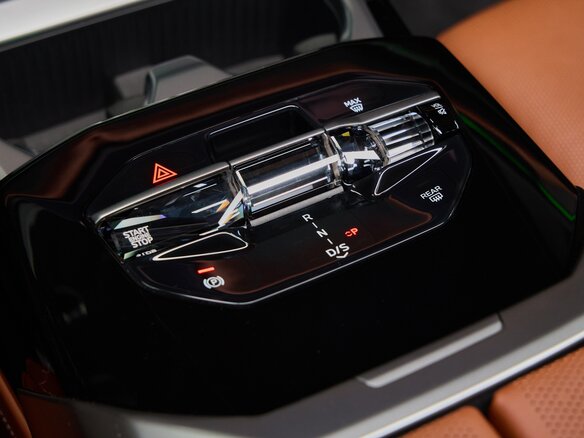 2026 BMW 7 серии 740 xDrive VII (G70) Рестайлинг, зелёный, 27790000 рублей - вид 25