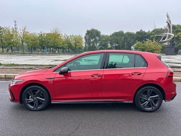 2023 Volkswagen Golf VIII, красный, 2200000 рублей - вид 7
