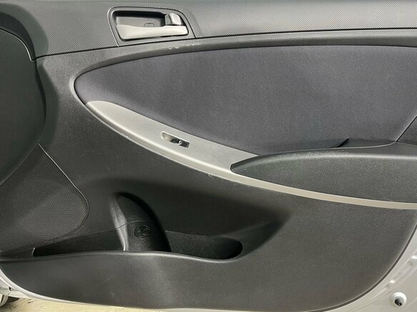 2016 Hyundai Solaris I Рестайлинг, серебристый, 1100000 рублей - вид 14