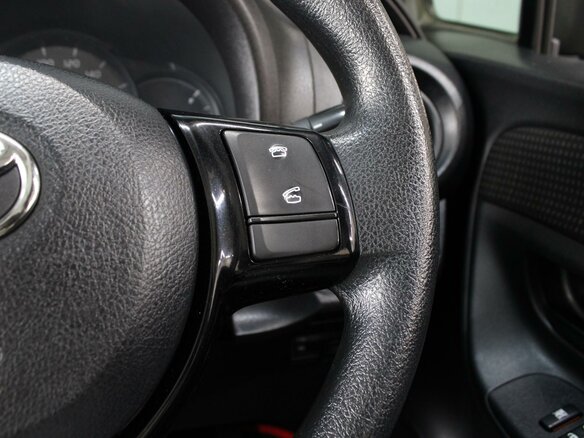 2017 Toyota Vitz III (XP130) Рестайлинг 2, чёрный, 950000 рублей - вид 12