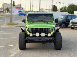 2018 Jeep Wrangler IV (JL), зелёный, 4300000 рублей, вид 2