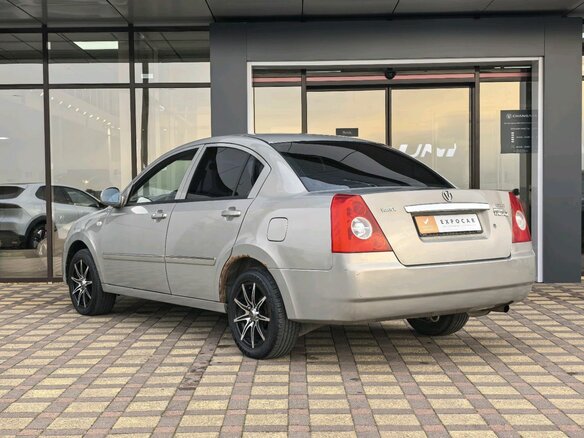 2010 Vortex Estina I, бежевый, 240000 рублей - вид 6