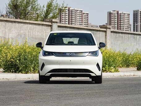 2025 BYD Dolphin 45.12 kWh I Рестайлинг, бежевый, 1426000 рублей, вид 2