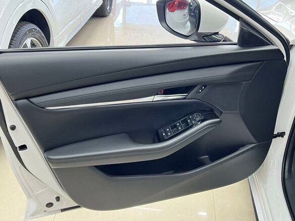 2023 Mazda 3 Axela IV (BP), белый, 1420000 рублей - вид 13