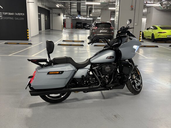 2024 Harley-Davidson Road Glide, серый, 3100000 рублей - вид 2