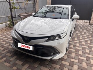 2018 Toyota Camry VIII (XV70), белый, 2500000 рублей, вид 3
