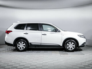 2017 Mitsubishi Outlander III Рестайлинг 2, белый, 1449000 рублей, вид 4