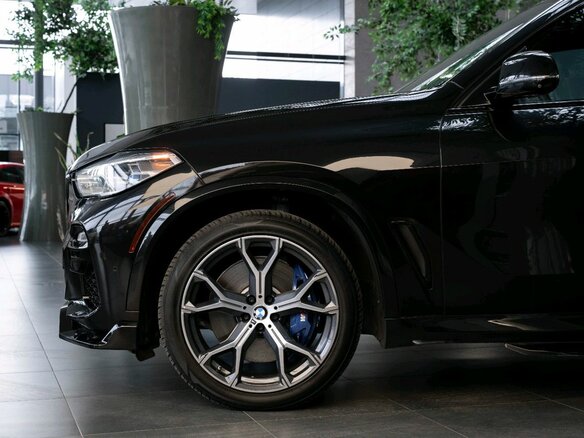 2019 BMW X5 40i IV (G05/G18), чёрный, 7090000 рублей - вид 2