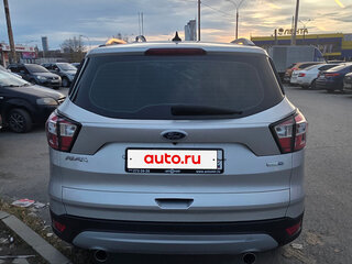2019 Ford Kuga II Рестайлинг, серебристый, 2100000 рублей, вид 3
