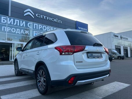 2015 Mitsubishi Outlander III Рестайлинг 2, белый, 1815000 рублей, вид 5