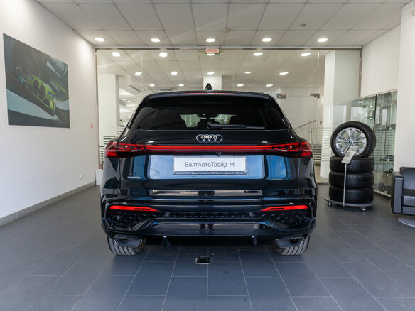 2025 Audi Q5 L III (GU), чёрный - вид 4