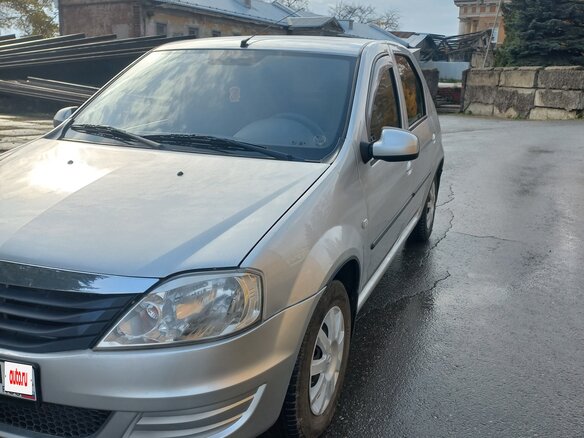 2013 Renault Logan I Рестайлинг, серебристый, 410000 рублей