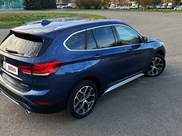 2020 BMW X1 18d xDrive II (F48) Рестайлинг, синий, 3500000 рублей - вид 6