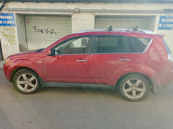 2008 Mitsubishi Outlander II, красный, 900000 рублей