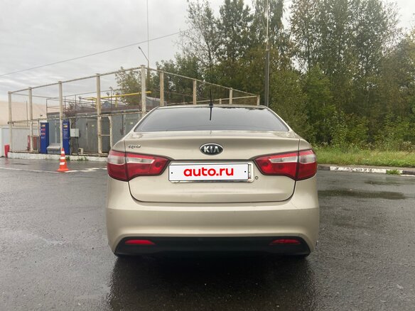 2015 Kia Rio III, бежевый, 500000 рублей - вид 2