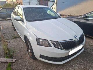 2018 Skoda Octavia III (A7) Рестайлинг, белый, 700000 рублей, вид 1