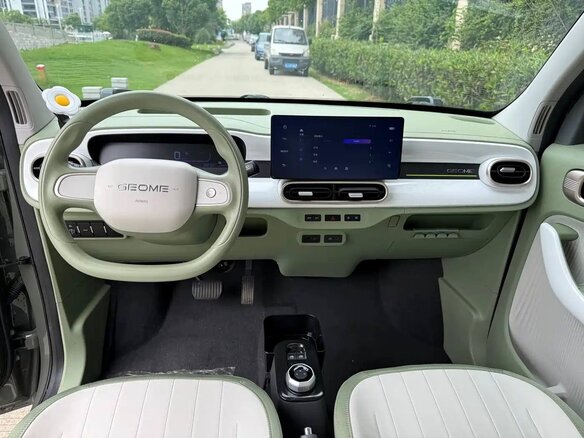 2023 Geely Panda Knight I, зелёный, 800000 рублей - вид 4