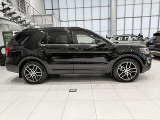 2017 Ford Explorer V Рестайлинг, чёрный, 2630000 рублей, вид 4