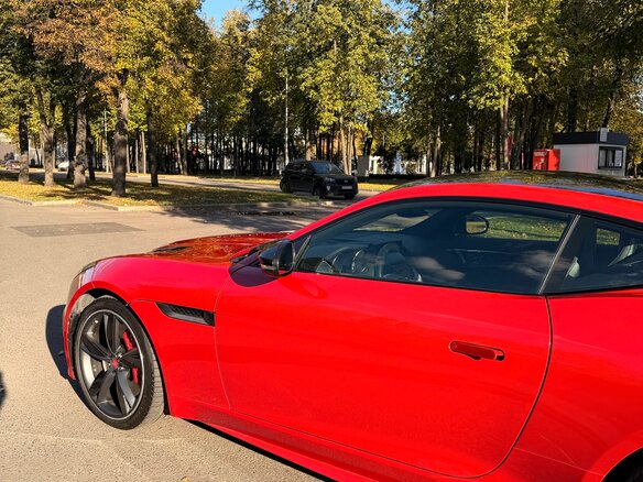 2018 Jaguar F-Type R I Рестайлинг, красный, 7600000 рублей - вид 4