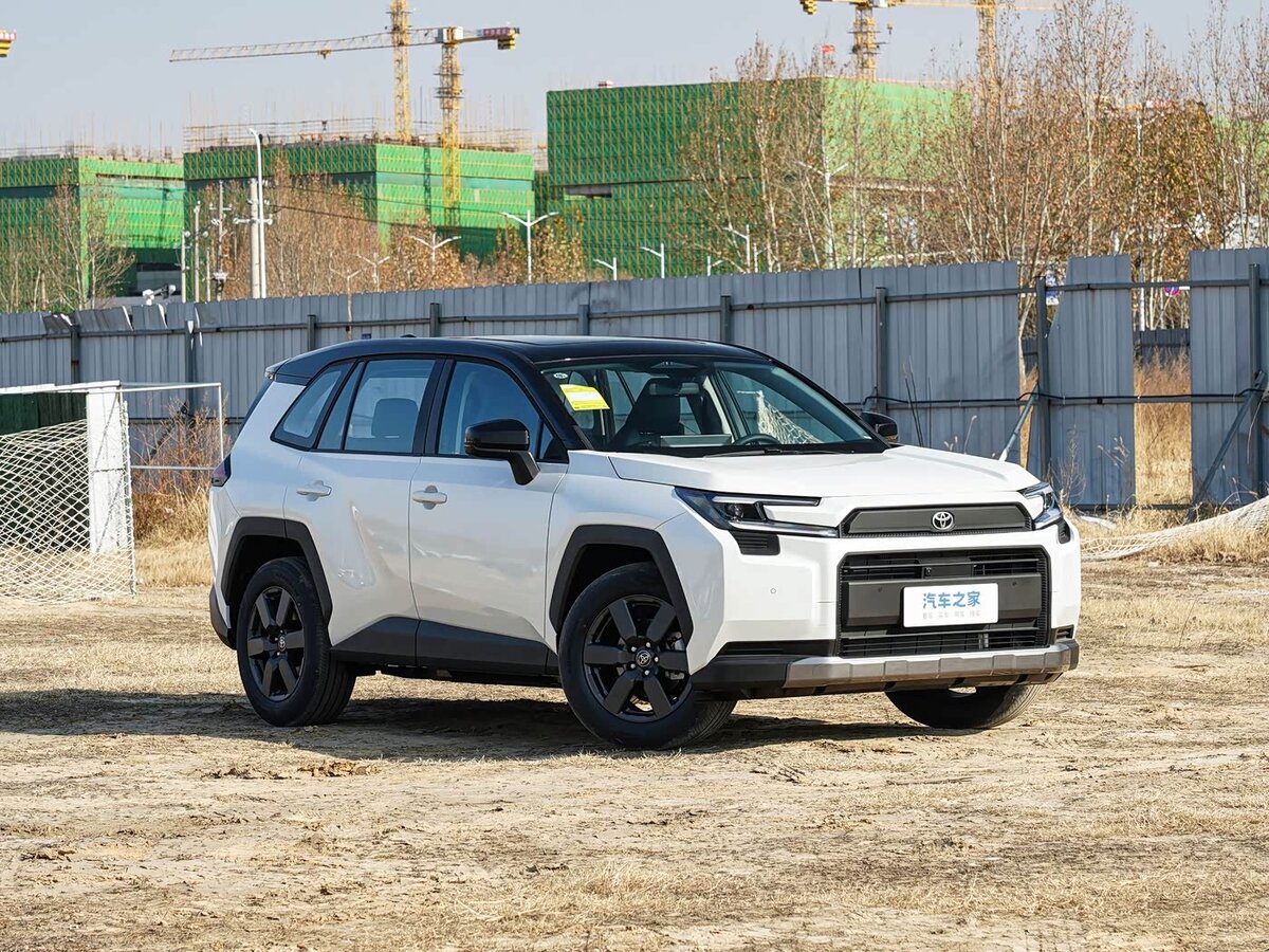 Открыть фотографии: Toyota RAV4 VI (XA60)